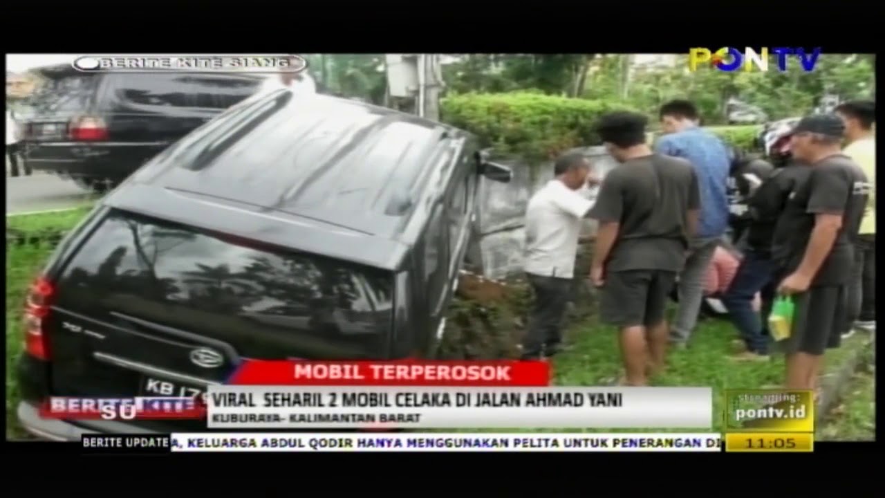 mobil terperosok