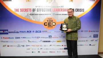 Dirut Bank Kalbar Rokidi Raih The TOP CEO 2022