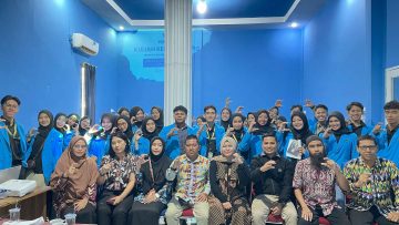 Pengabdian-Berbasis-Kolaborasi-40-Mahasiswa-KKL-IAIN-Pontianak-Diterjunkan-di-Dua-Dusun-Desa-Peniti-Dalam-II