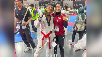 Didampingi-Pelatih-Tania-Andika,-Taekwondoin-Kalbar-Riyadh-Arkaan-Naik-Podium-Tertinggi-MBW-Internasional-2026